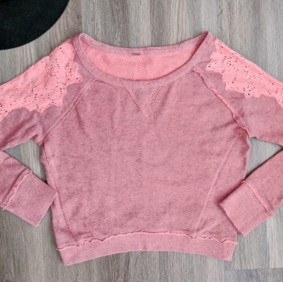 Free People Pink Lace Shoulder Crop Sweatshirt XS - Picture 2 of 7